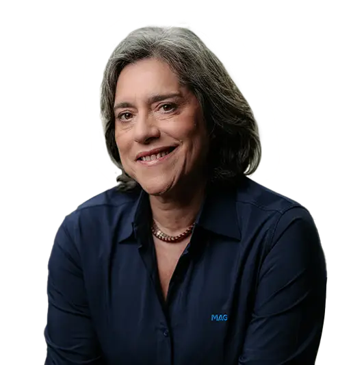 Carla Tieppo em retrato institucional representando governança e conselhos estratégicos