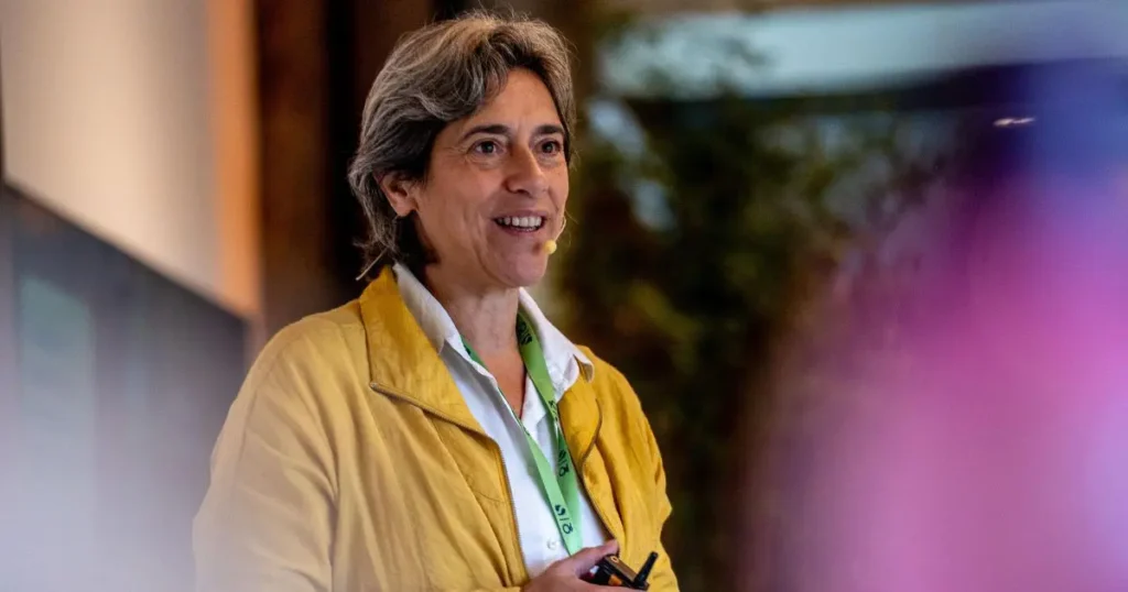 Carla Tieppo comentando impactos da inteligência artificial na racionalidade humana