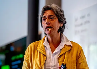 Carla Tieppo palestrando na Santa Casa de São Paulo