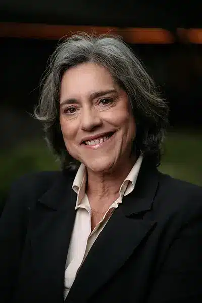 Carla Tieppo em retrato oficial para uso da imprensa